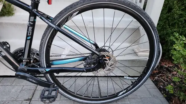 Devinci Drive Hybrid Bike With Hydraulic Disc Brakes - Photo 8