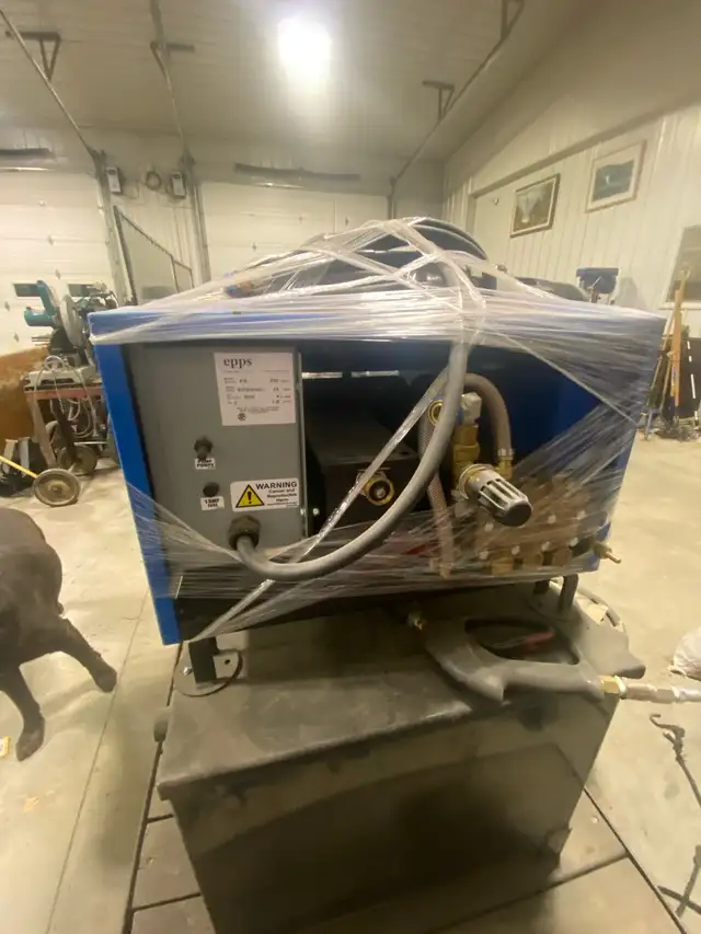 Pressure Washer - Photo 2