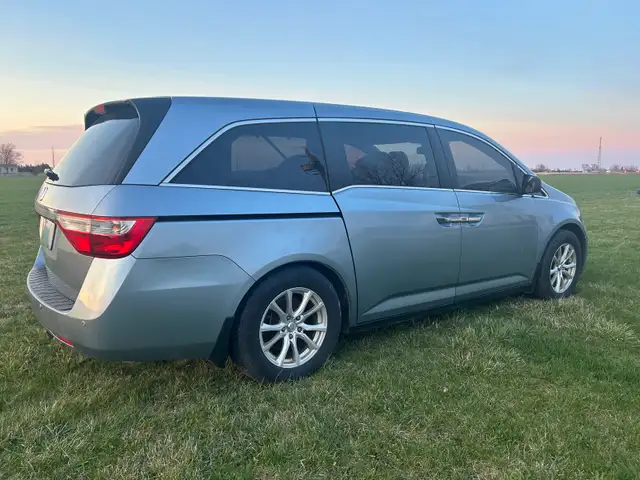 Honda Odyssey - Photo 2