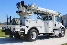 2017 International IHC 4300 Altec DC47-TR Digger Derrick - Photo 2