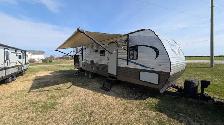 2018 Crossroads Zinger 328SB  Bunk house