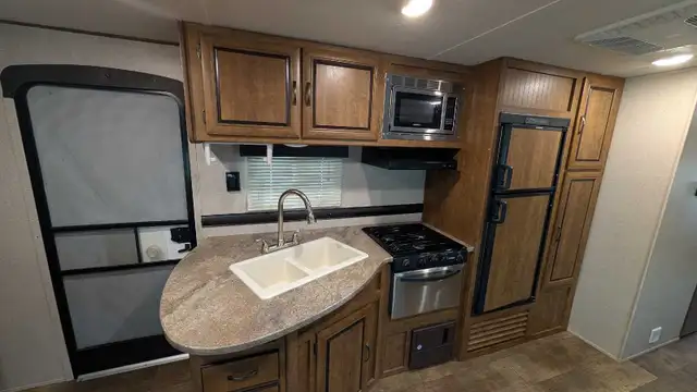 2018 Crossroads Zinger 328SB  Bunk house - Photo 7
