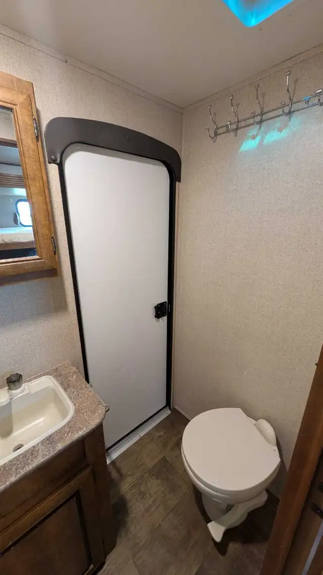 2018 Crossroads Zinger 328SB  Bunk house - Photo 9