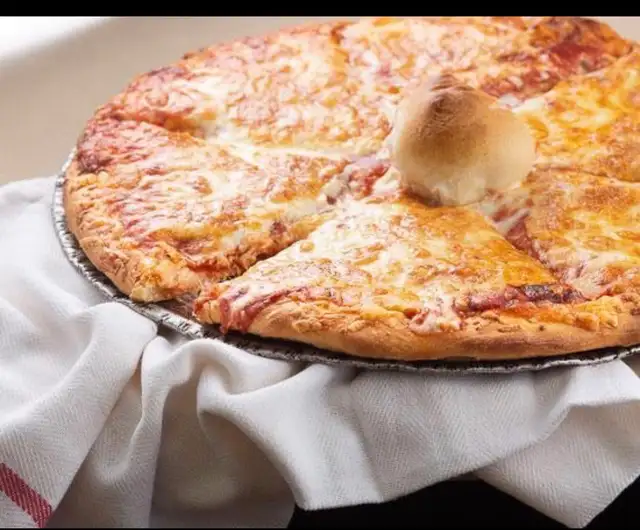 part time/ full time cook pizza and Canadian food - Photo 2