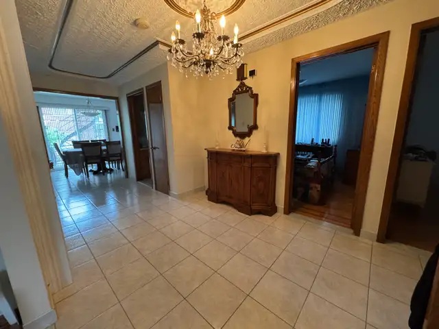 5 1/2 MAIN FLOOR DUPLEX - Photo 4