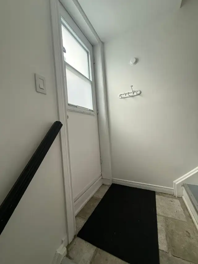 One bedroom Basement apartment for rent - Photo 13