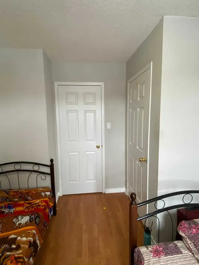 Room for rent for boy(shared room) in Mississauga - Photo 3