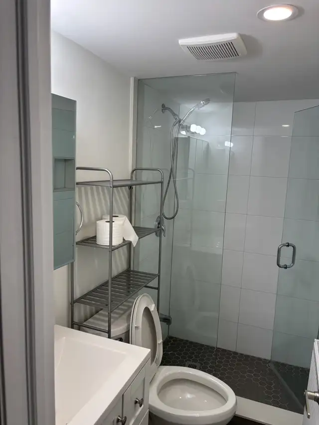 Bachelor in Long branch Etobicoke