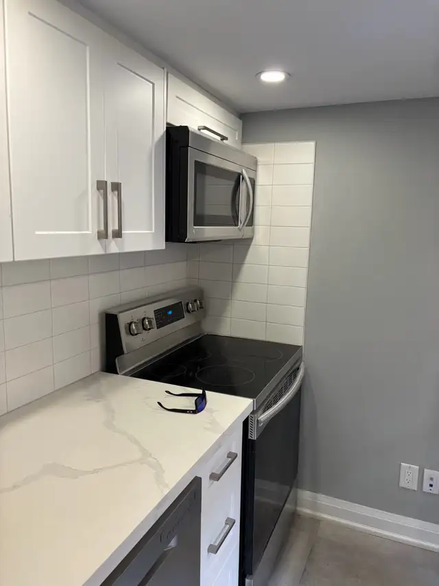 Bachelor in Long branch Etobicoke - Photo 9