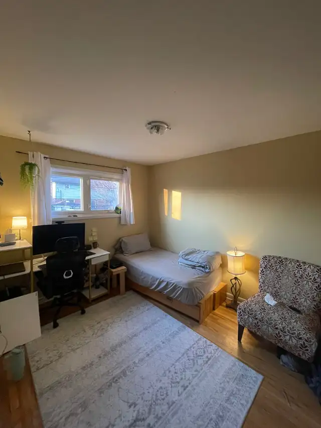Room for $ 725: near Algonquin college  and baseline transit stn