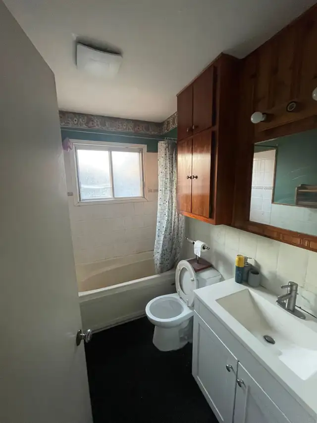 Room for $ 725: near Algonquin college  and baseline transit stn - Photo 2