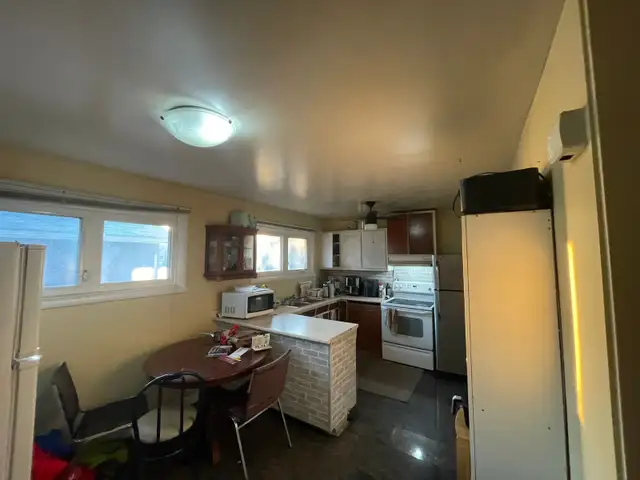 Room for $ 725: near Algonquin college  and baseline transit stn - Photo 3