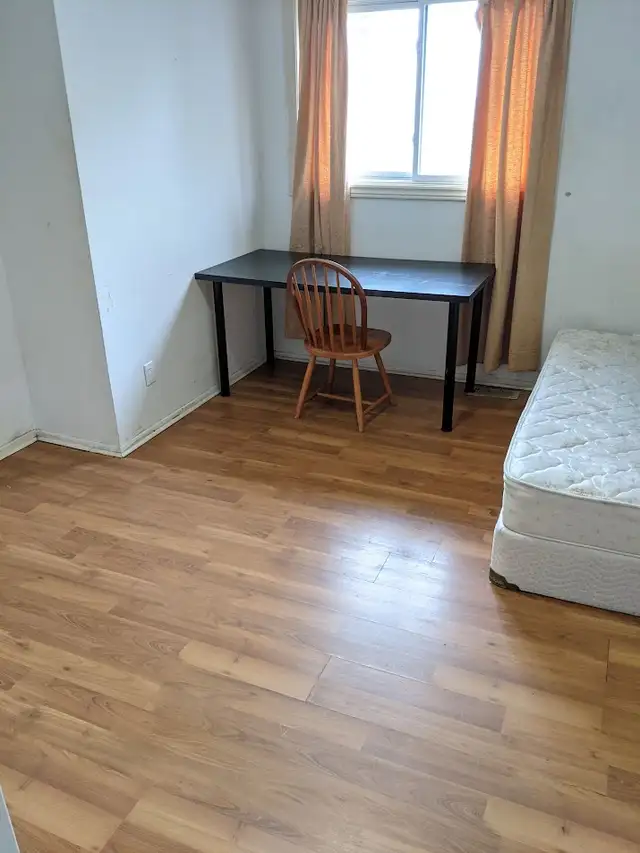 Room at Walkley Heron Gate mall area for rent!