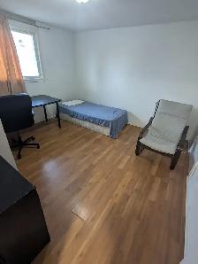 Room at Walkley Heron Gate mall area for rent! - Photo 2