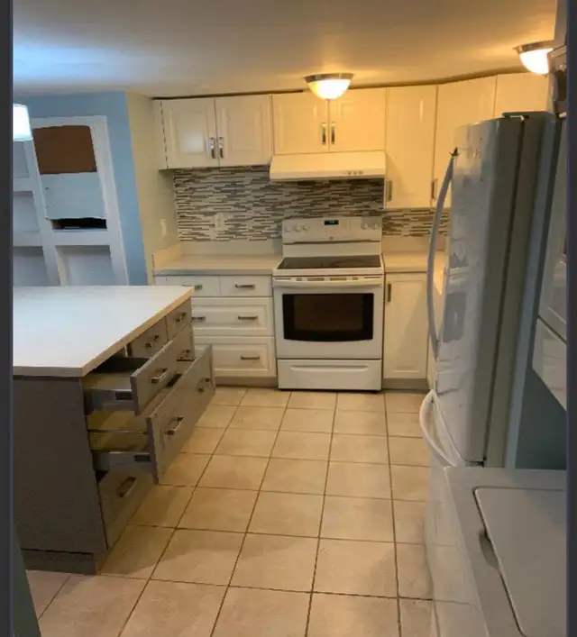 Single room available in 3 bedroom suite