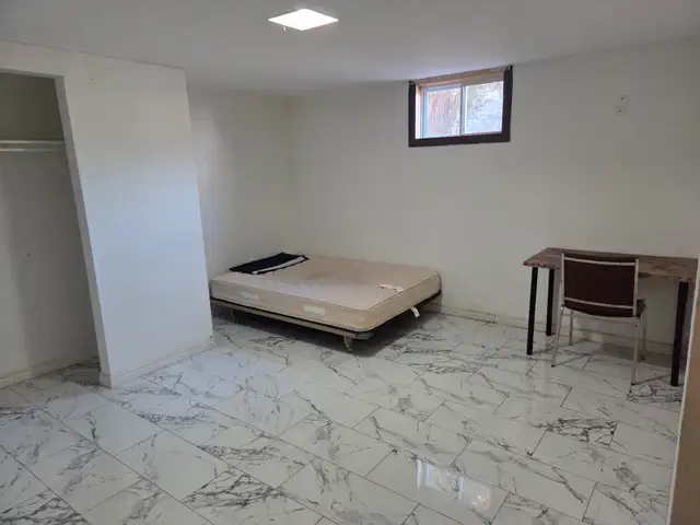 Room for $ 600 (utilities and Internet included)