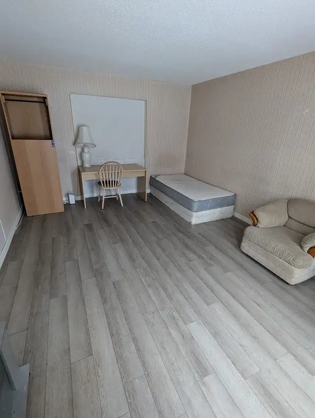 Fisher and Meadowlands townhouse room for rent - available now - Photo 5