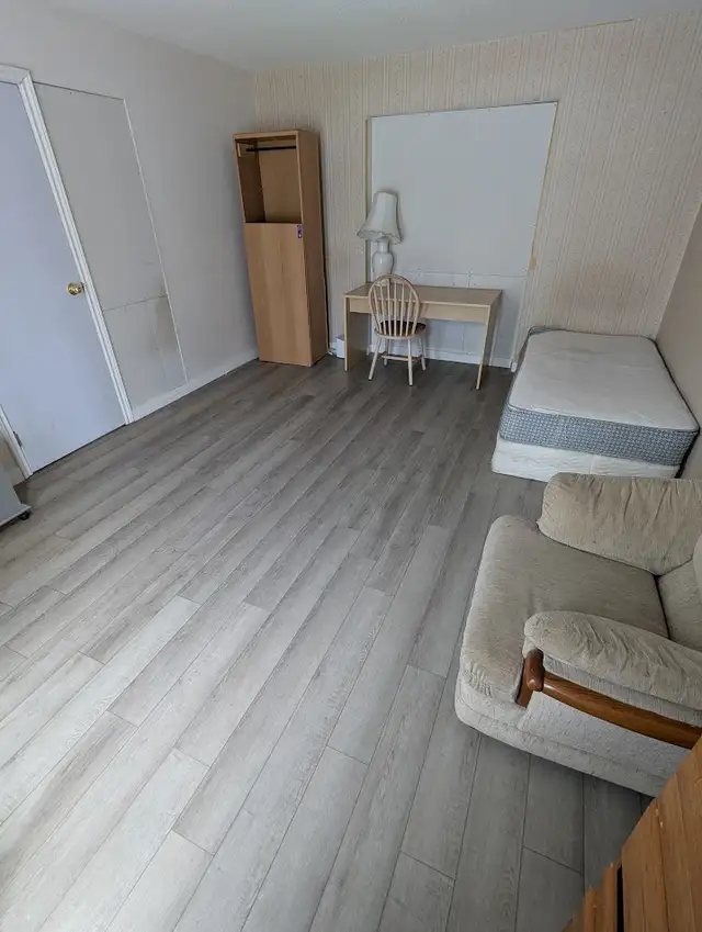 Fisher and Meadowlands townhouse room for rent - available now - Photo 6