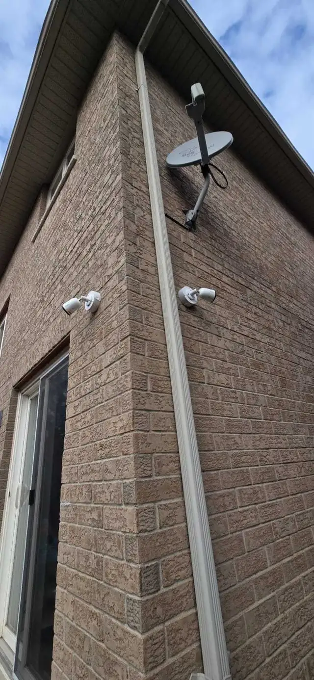Security Cameras - Photo 6