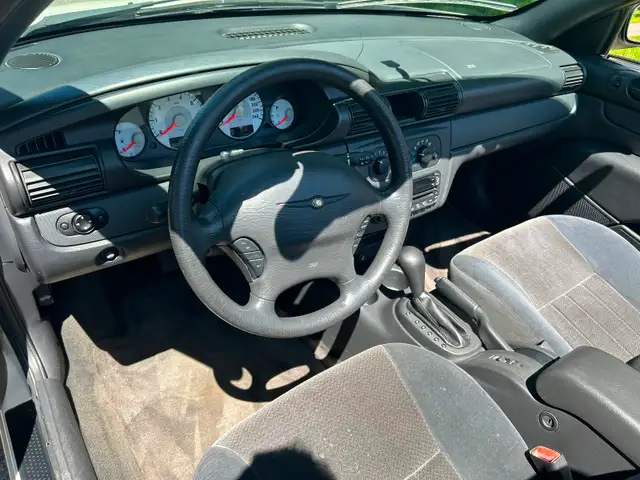 2004 Chrysler Sebring LX Convertible - Photo 8