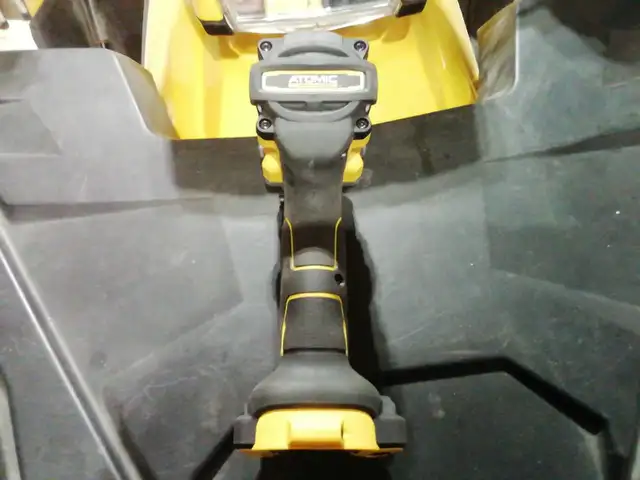 new 20v DeWalt brushless atomic 1/2' compact impact - Photo 3