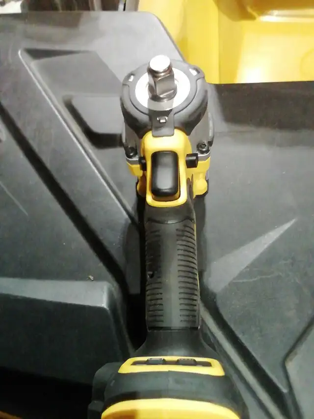 new 20v DeWalt brushless atomic 1/2' compact impact - Photo 6