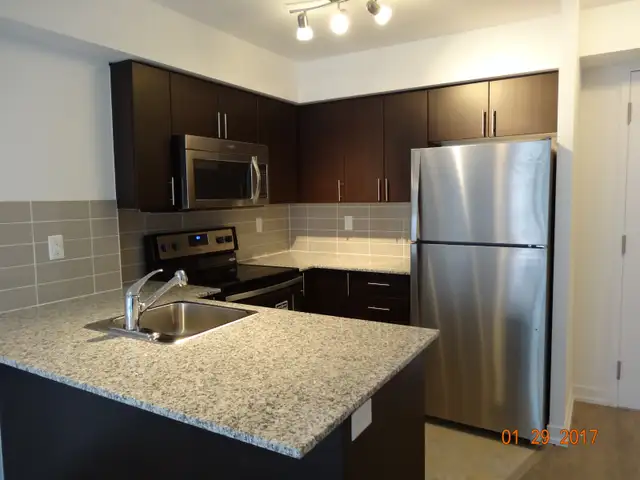 1 Bdr 1 Dent Condo for Rent on Toronto Dupont & Lansdowne $2100 - Photo 6