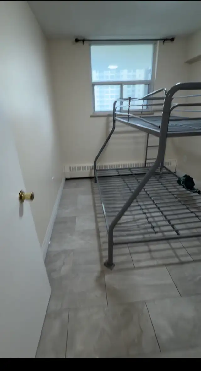 renovated 3 bedroom apartment - Photo 5