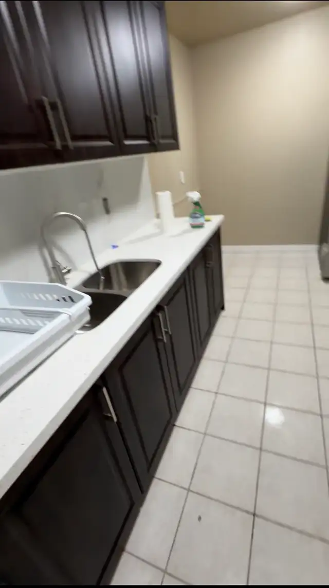 renovated 3 bedroom apartment - Photo 7