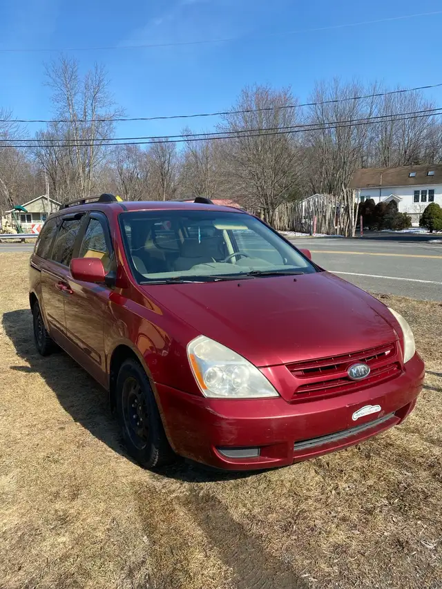 Kia Sedona - Photo 2