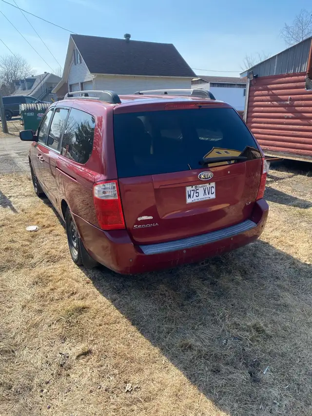 Kia Sedona - Photo 3