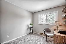 Bright 3BR main-floor bungalow with private laundry & backyard - Photo 5