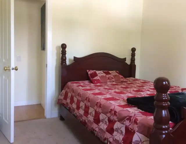 House - Main Floor - 2 Bedrooms and 1 Washroom for Rent - Photo 7