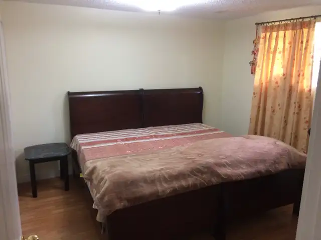 House - Main Floor - 2 Bedrooms and 1 Washroom for Rent - Photo 8