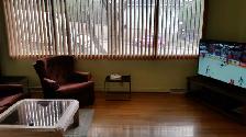 Large Furnished Master Bedroom  – Walk to University – - Photo 2