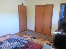Large Furnished Master Bedroom  – Walk to University – - Photo 8