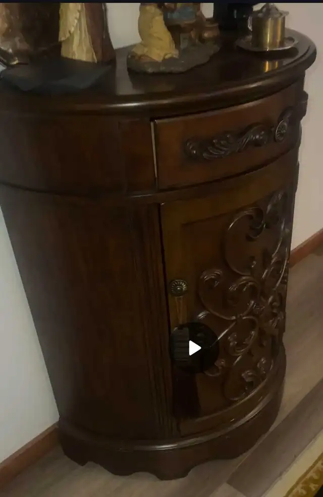 Half Circle Raised Veener Liquor Cabinet
