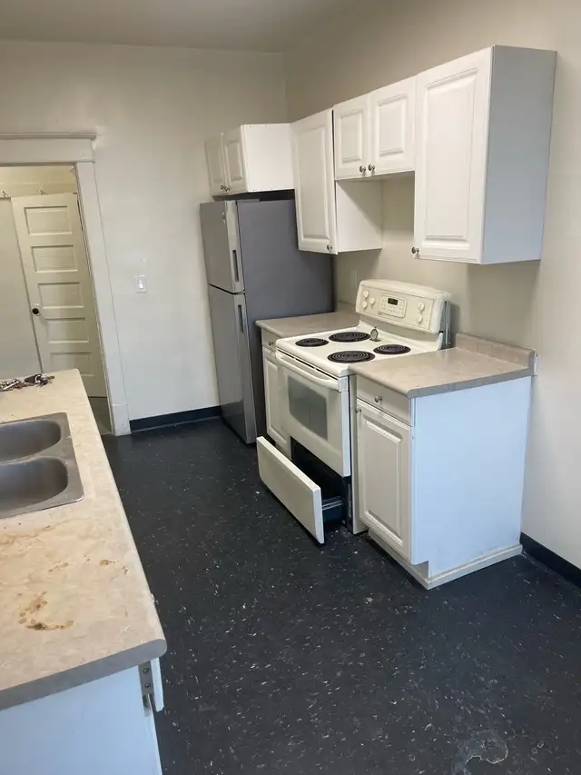 $714 Bach. ALL utilities included. - Photo 2
