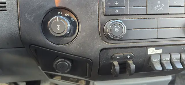 2014 Ford Super Duty F-350 SRW 4x4 - 4 Door - 8FT Box - Tow pack - Photo 18