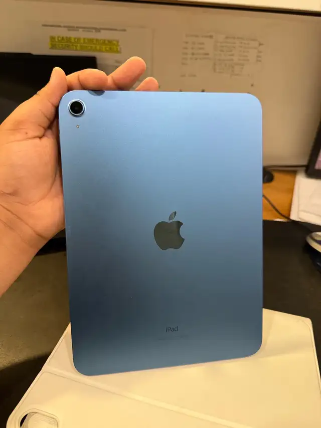 Apple Ipad (10th Generation, 64 GB) for sale
