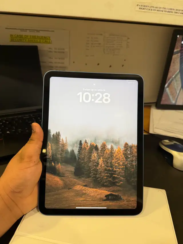 Apple Ipad (10th Generation, 64 GB) for sale - Photo 2