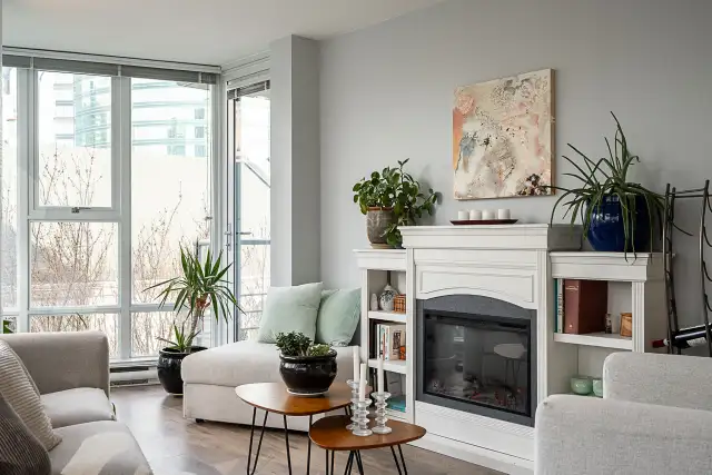 2 Bed Condo in Yaletown – Large Patio   Parking – $969K - Photo 11