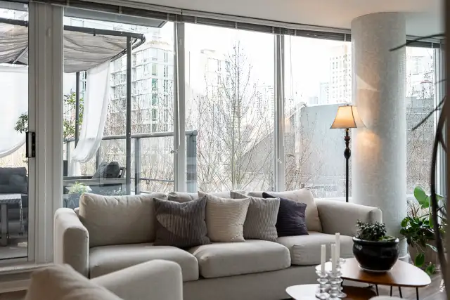 2 Bed Condo in Yaletown – Large Patio   Parking – $969K - Photo 12