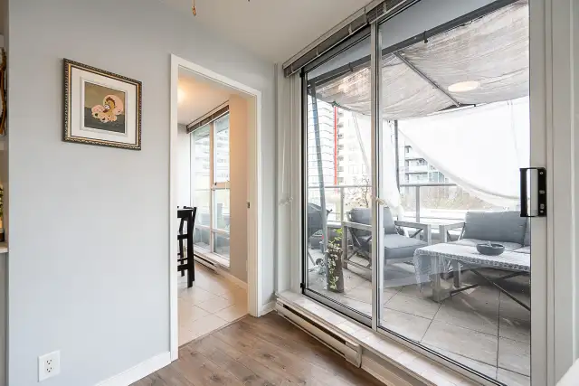 2 Bed Condo in Yaletown – Large Patio   Parking – $969K - Photo 13