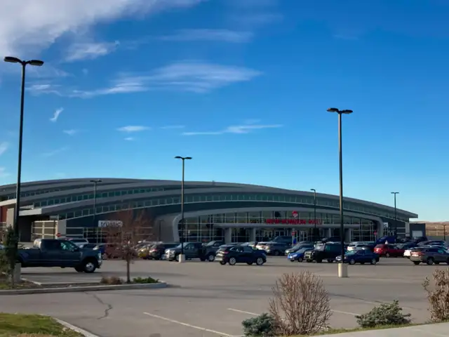 New Horizon Mall Single Unit - 4 Months Free for Two-Year Lease! - Photo 2