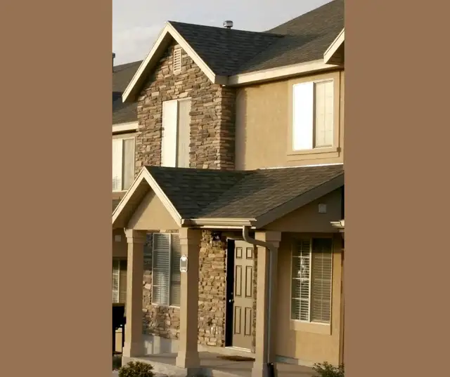 3 Bdrm Townhomes & 2 Bdrm Apartments