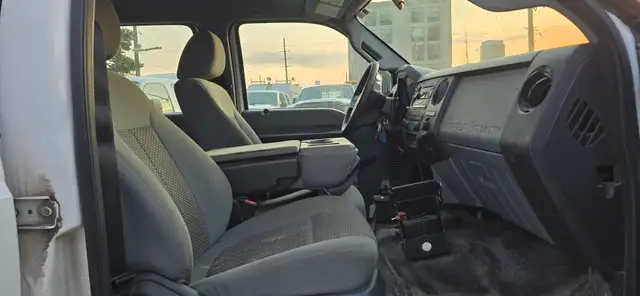 2012 Ford Super Duty F-250 SRW 4x4 - 4 Door - 8FT Box - Tow pack - Photo 15