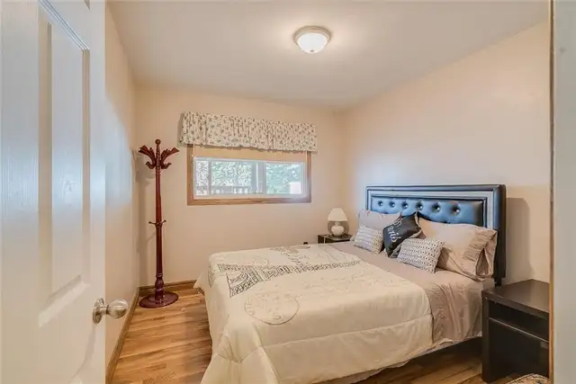 Entire House 3 1 Bedroom Bungalow in Niagara Falls/Chippewa - Photo 5