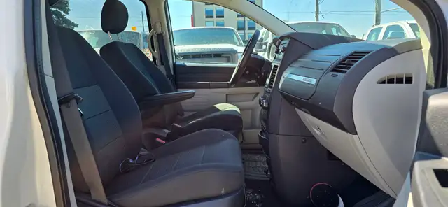 2009 Dodge Grand Caravan SE Passenger van Stow N' Go - runs like - Photo 13