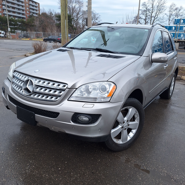 2007 Mercedes-Benz M-Class ML 500 5.0L Fantastic condition insid